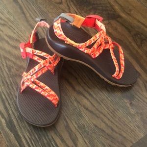 Girls *NWOT* Chacos sandals 2Y